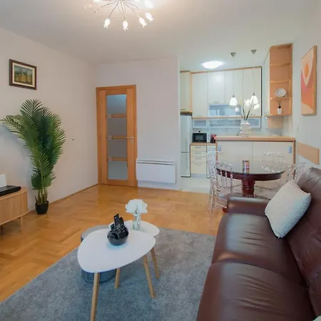 Nest Apartment *
